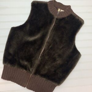 Tiara faux fur and sweater zip front vest XL